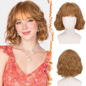 BARSDAR Courte Ondulée Perruque Blond Platine avec Franges, Courte Perruque Bob pour Femmes Bouclée Bob Perruques avec Franges Synthétiques D&rsquo;aspect Naturel Cheveux Perruques Cosplay Utilisation(Gingembre Doré)