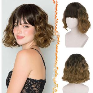 BARSDAR Courte Ondulée Perruque Blond Platine avec Franges, Courte Perruque Bob pour Femmes Bouclée Bob Perruques avec Franges Synthétiques D&rsquo;aspect Naturel Cheveux Perruques Cosplay Utilisation(Blond)
