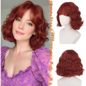 BARSDAR Courte Ondulée Perruque Blond Platine avec Franges, Courte Perruque Bob pour Femmes Bouclée Bob Perruques avec Franges Synthétiques D&rsquo;aspect Naturel Cheveux Perruques Cosplay Utilisation(Cuivrée Rouge)